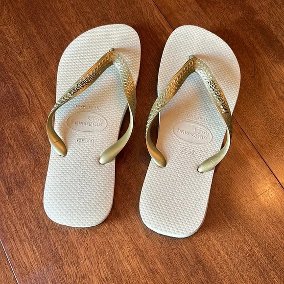 Havaianas Shoes Havaianas Gold Flip Flops Poshmark